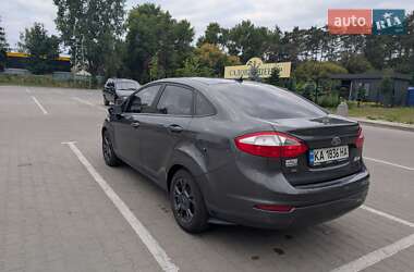 Седан Ford Fiesta 2015 в 