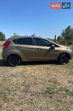 Хэтчбек Ford Fiesta 2012 в 