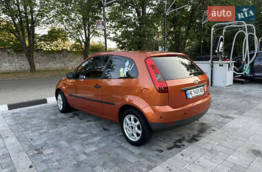 Хэтчбек Ford Fiesta 2003 в 