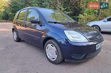 Хэтчбек Ford Fiesta 2005 в 