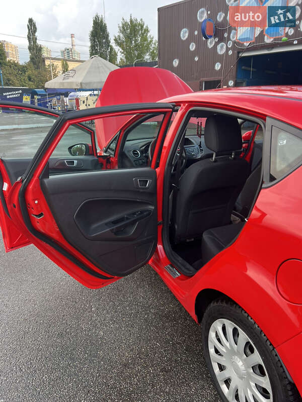 Седан Ford Fiesta 2016 в Киеве фото 29 Седан Ford Fiesta 2016 в Киеве