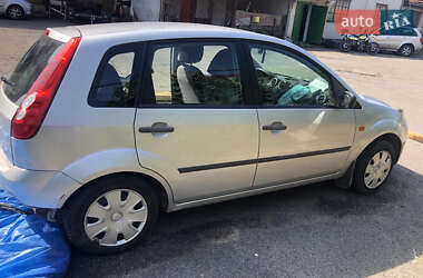 Хэтчбек Ford Fiesta 2007 в 
