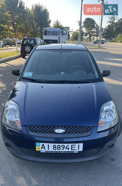 Хэтчбек Ford Fiesta 2005 в 