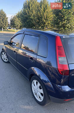 Хэтчбек Ford Fiesta 2005 в 