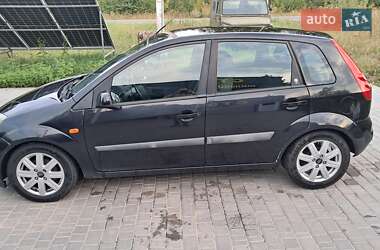 Хэтчбек Ford Fiesta 2005 в 