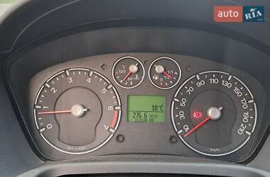 Хэтчбек Ford Fiesta 2005 в 