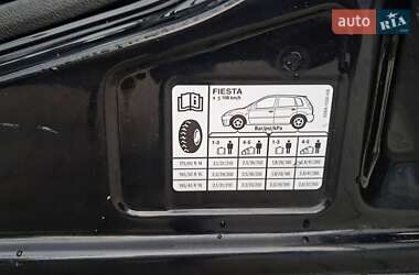 Хэтчбек Ford Fiesta 2005 в 