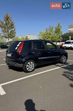 Хэтчбек Ford Fiesta 2006 в 