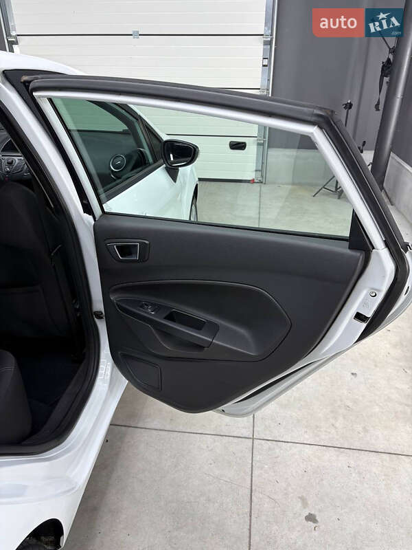 Хэтчбек Ford Fiesta 2014 в Виннице