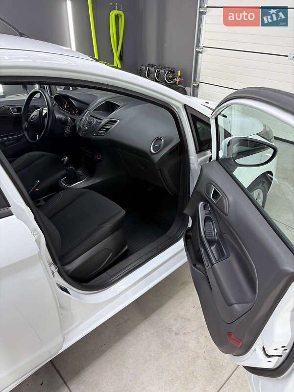 Хэтчбек Ford Fiesta 2014 в Виннице