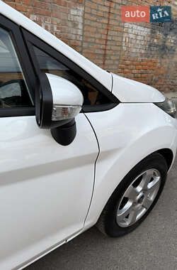 Хэтчбек Ford Fiesta 2014 в 