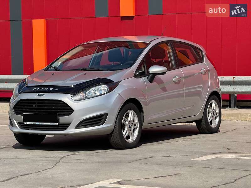Хэтчбек Ford Fiesta 2017 в 