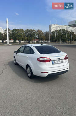 Седан Ford Fiesta 2015 в 