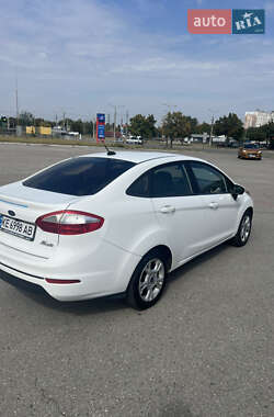 Седан Ford Fiesta 2015 в 