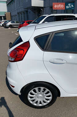 Хэтчбек Ford Fiesta 2013 в 
