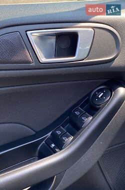 Хэтчбек Ford Fiesta 2013 в 