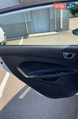 Хэтчбек Ford Fiesta 2013 в 