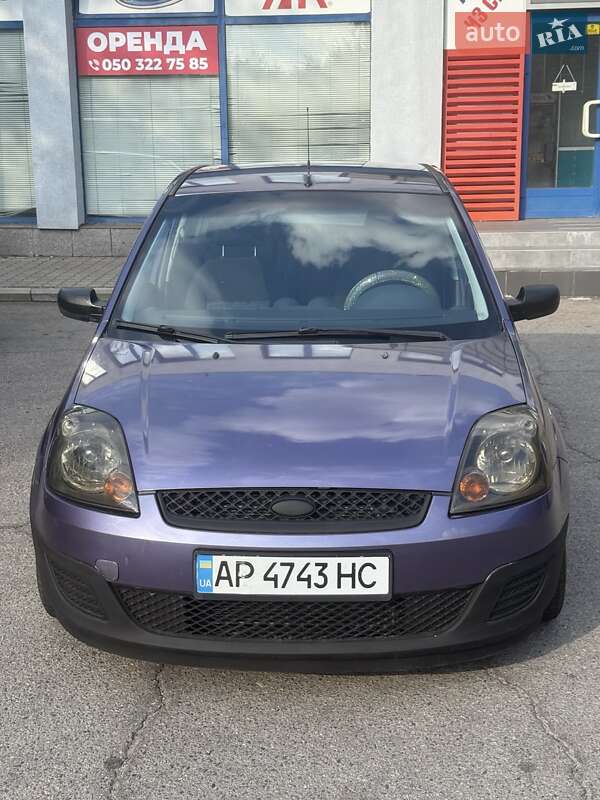Хэтчбек Ford Fiesta 2006 в 