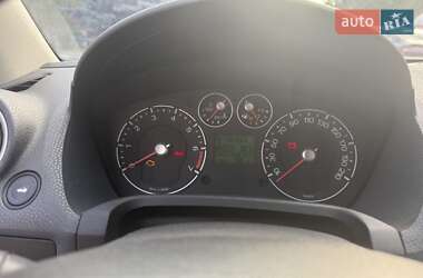 Хэтчбек Ford Fiesta 2006 в 