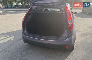 Хэтчбек Ford Fiesta 2006 в 