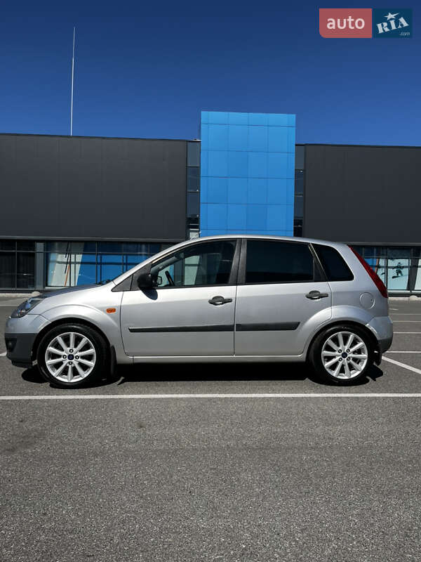 Хэтчбек Ford Fiesta 2006 в Киеве