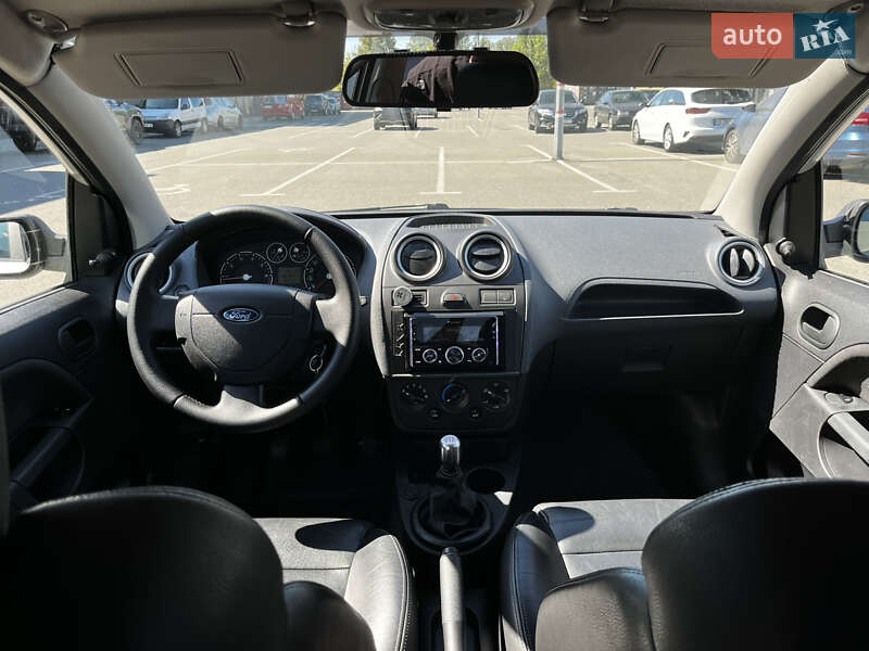 Хэтчбек Ford Fiesta 2006 в Киеве