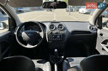 Хэтчбек Ford Fiesta 2006 в 