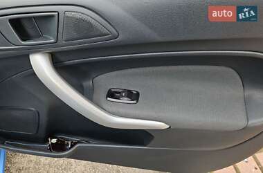 Хэтчбек Ford Fiesta 2011 в 