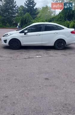 Седан Ford Fiesta 2011 в 