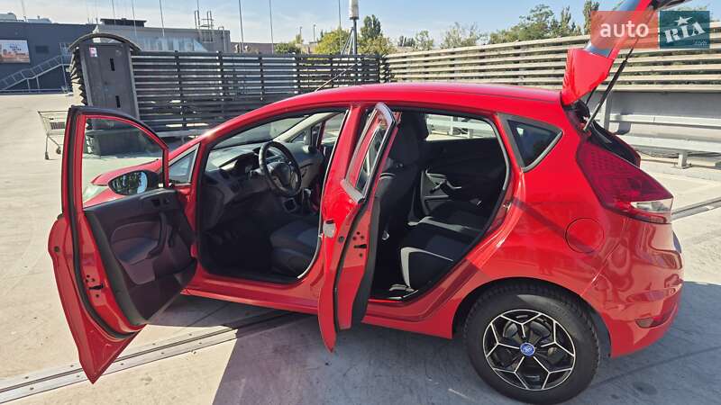 Хэтчбек Ford Fiesta 2010 в Киеве