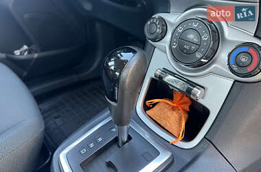 Хэтчбек Ford Fiesta 2012 в 