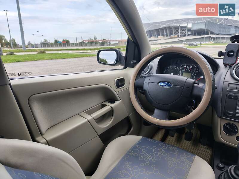 Хэтчбек Ford Fiesta 2007 в Львове