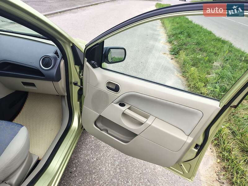 Хэтчбек Ford Fiesta 2007 в Львове