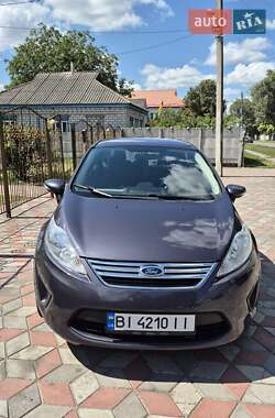 Седан Ford Fiesta 2013 в Глобиному