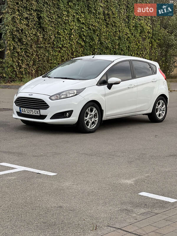 Хэтчбек Ford Fiesta 2015 в Киеве