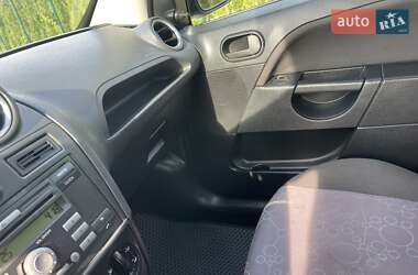 Хэтчбек Ford Fiesta 2006 в 