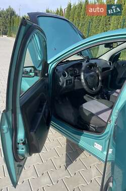 Хэтчбек Ford Fiesta 2006 в 