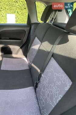 Хэтчбек Ford Fiesta 2006 в 