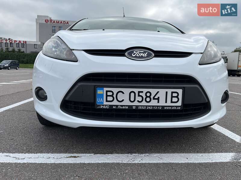 Хэтчбек Ford Fiesta 2011 в Пустомытах