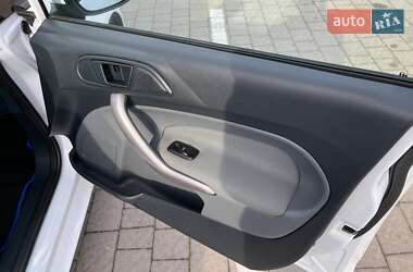 Хэтчбек Ford Fiesta 2011 в Пустомытах