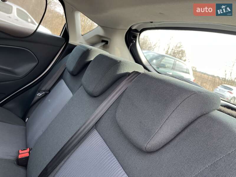 Хэтчбек Ford Fiesta 2011 в Пустомытах