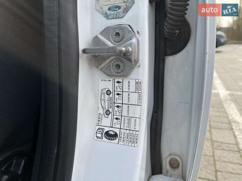 Хэтчбек Ford Fiesta 2011 в Пустомытах