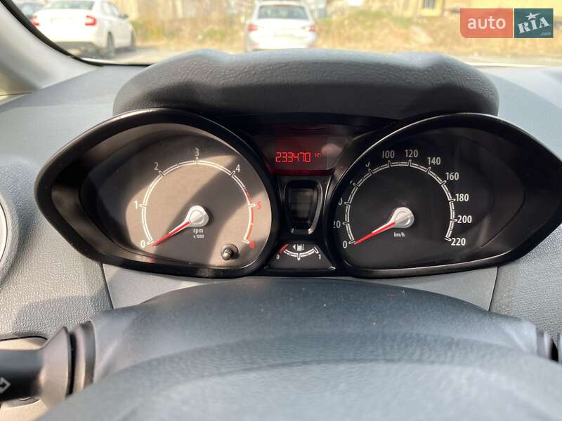 Хэтчбек Ford Fiesta 2011 в Пустомытах