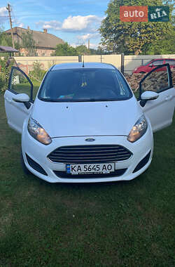 Хетчбек Ford Fiesta 2015 в Києві