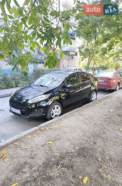 Седан Ford Fiesta 2015 в 