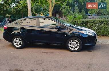 Седан Ford Fiesta 2015 в 