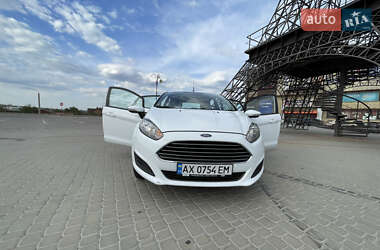 Хэтчбек Ford Fiesta 2016 в 