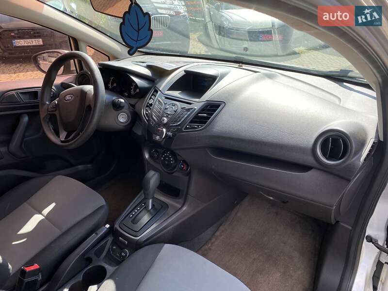 Хэтчбек Ford Fiesta 2015 в Львове