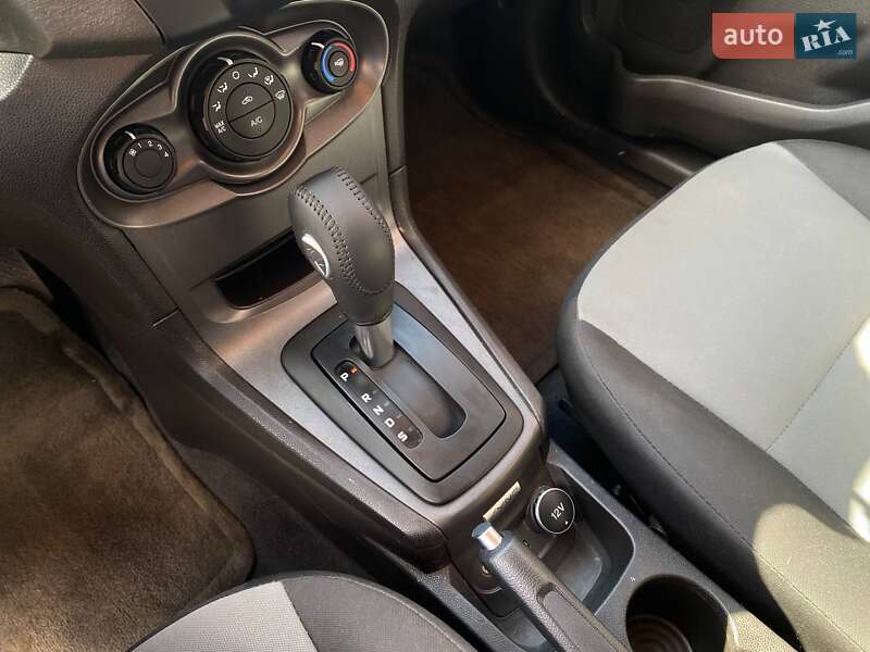 Хэтчбек Ford Fiesta 2015 в Львове