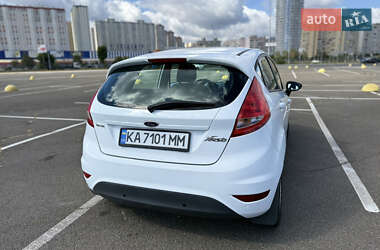 Хэтчбек Ford Fiesta 2011 в 